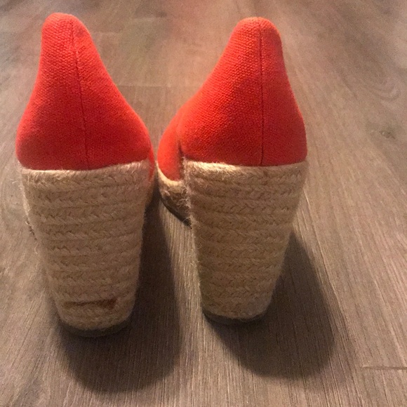 Red Wedges 8 - Picture 4 of 5